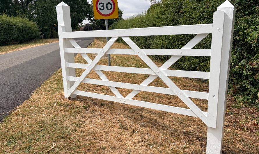 Stubton Gates – repainted